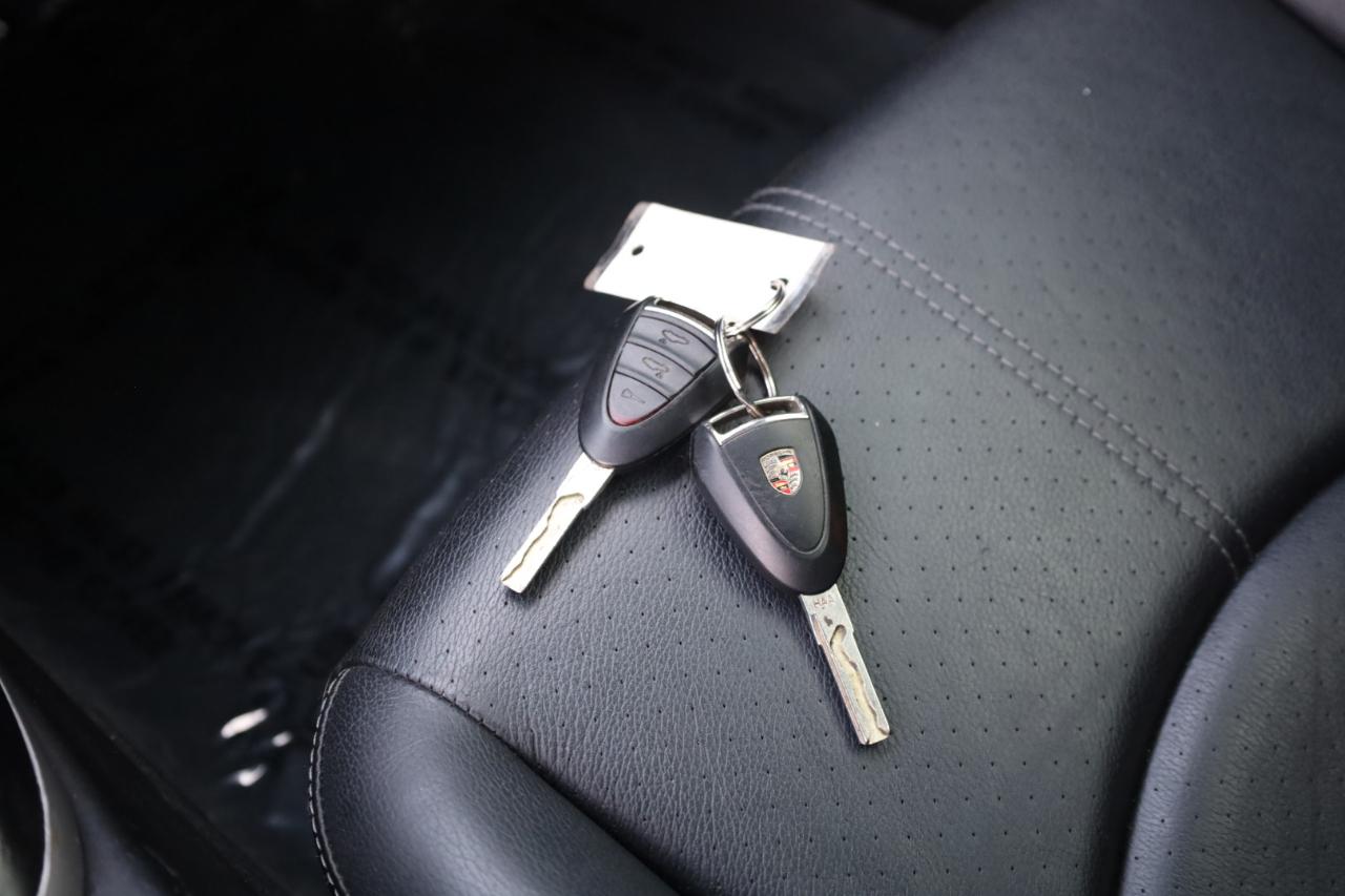 Porsche Cayman Base 2011