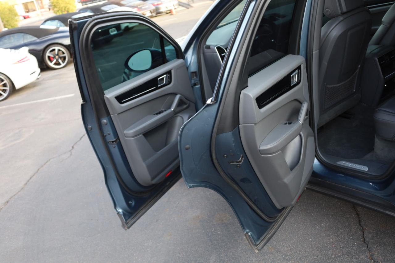 Porsche Cayenne Base 2019