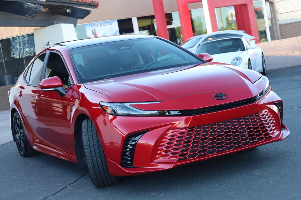 Toyota Camry Hybrid XSE 2025