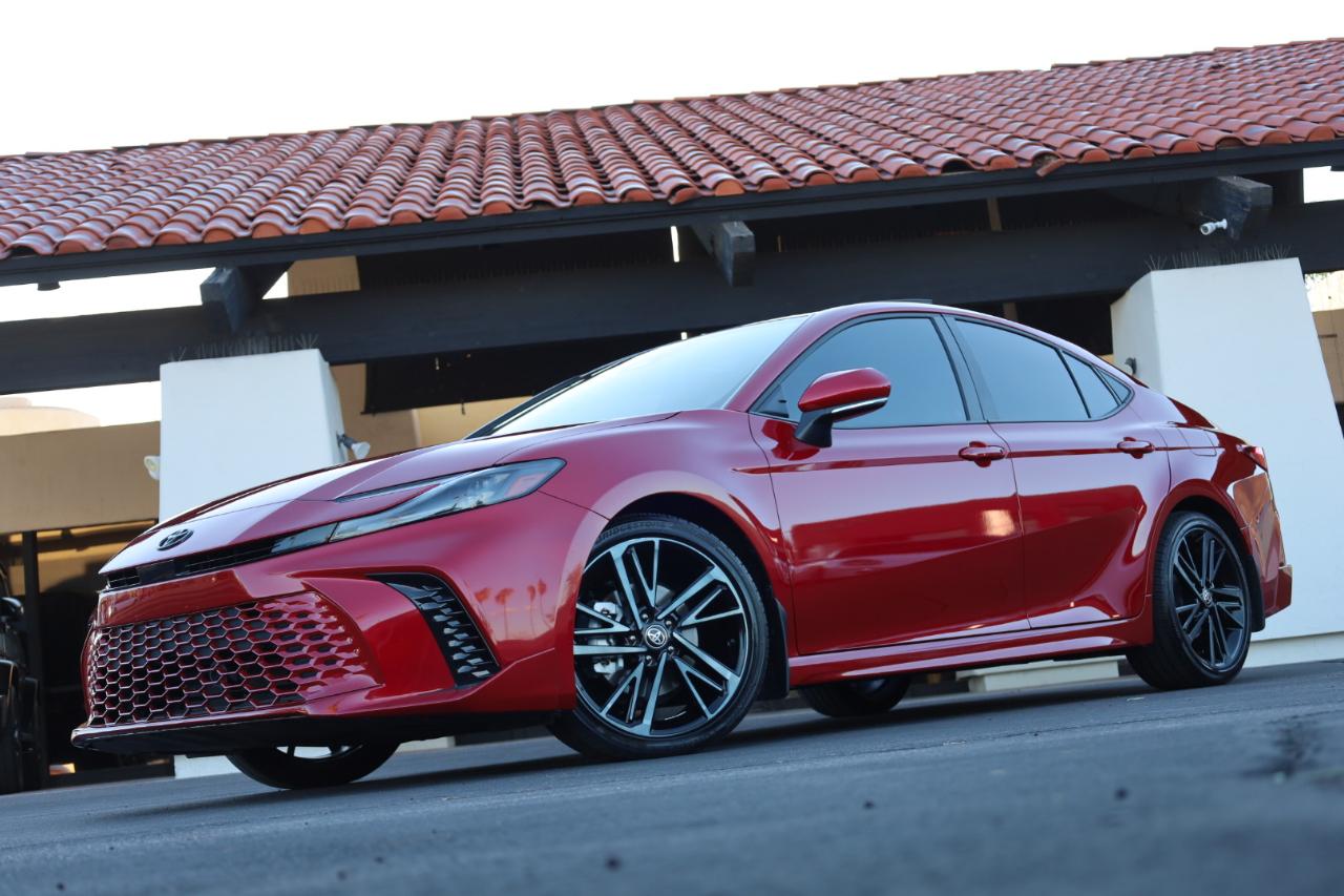 Toyota Camry Hybrid XSE 2025