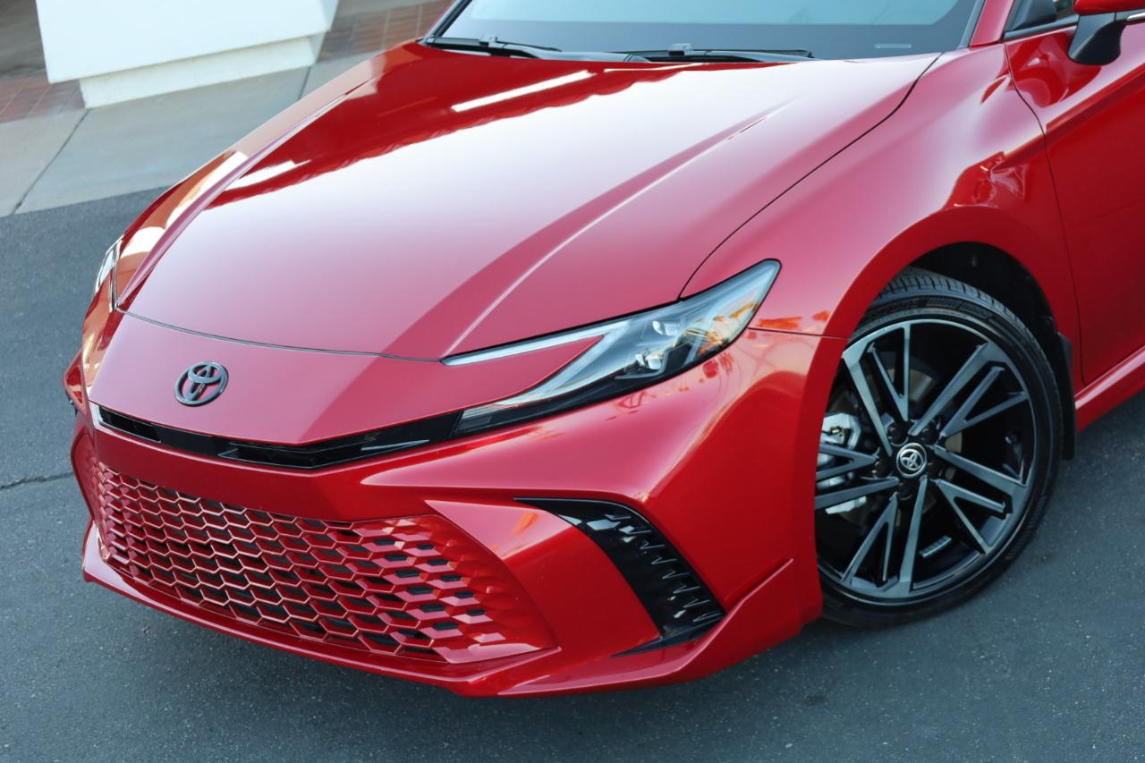 Toyota Camry Hybrid XSE 2025