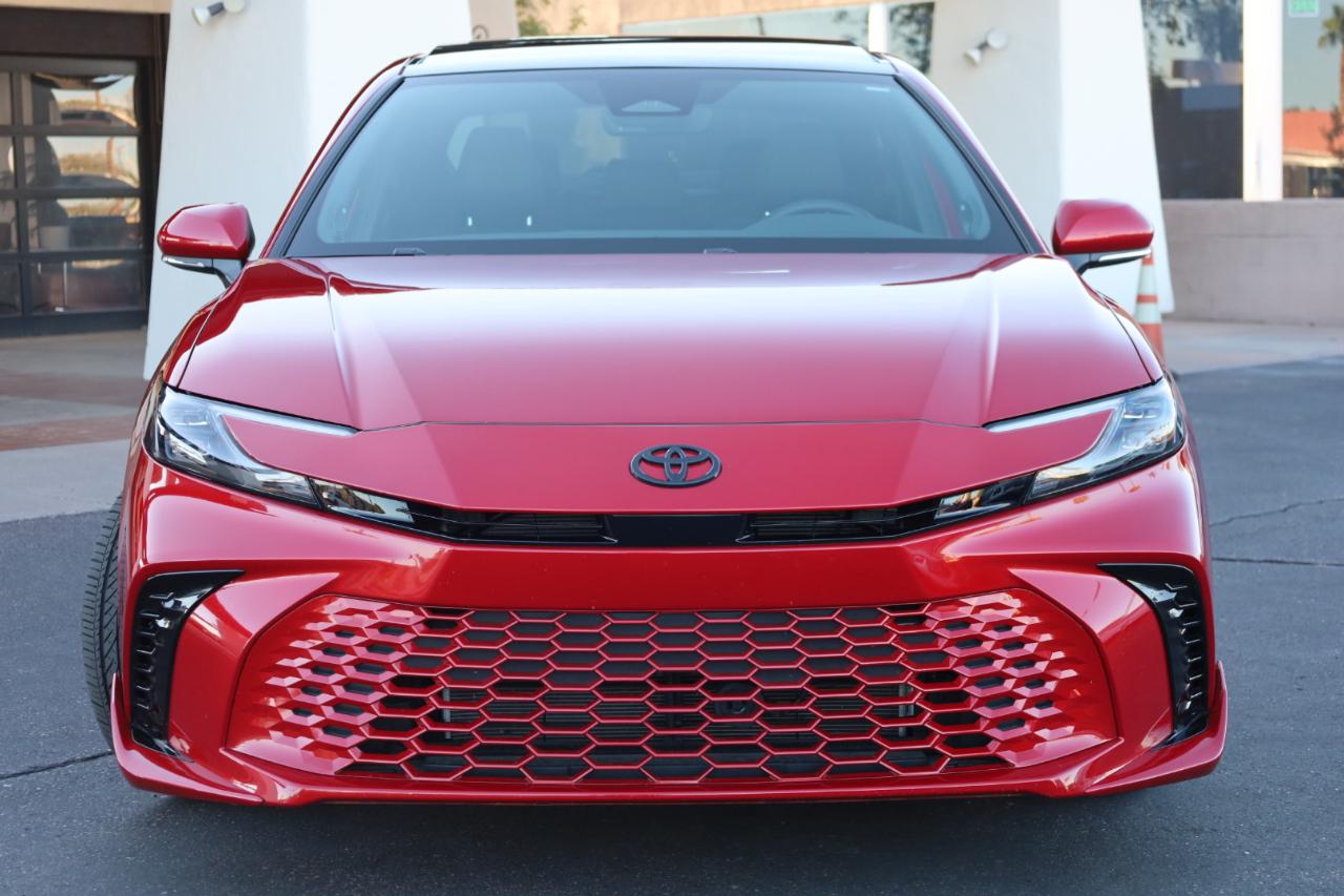 Toyota Camry Hybrid XSE 2025