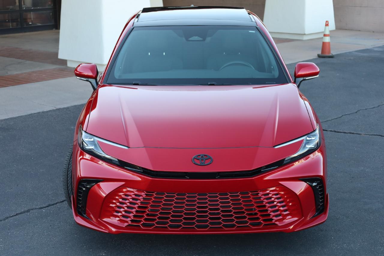 Toyota Camry Hybrid XSE 2025