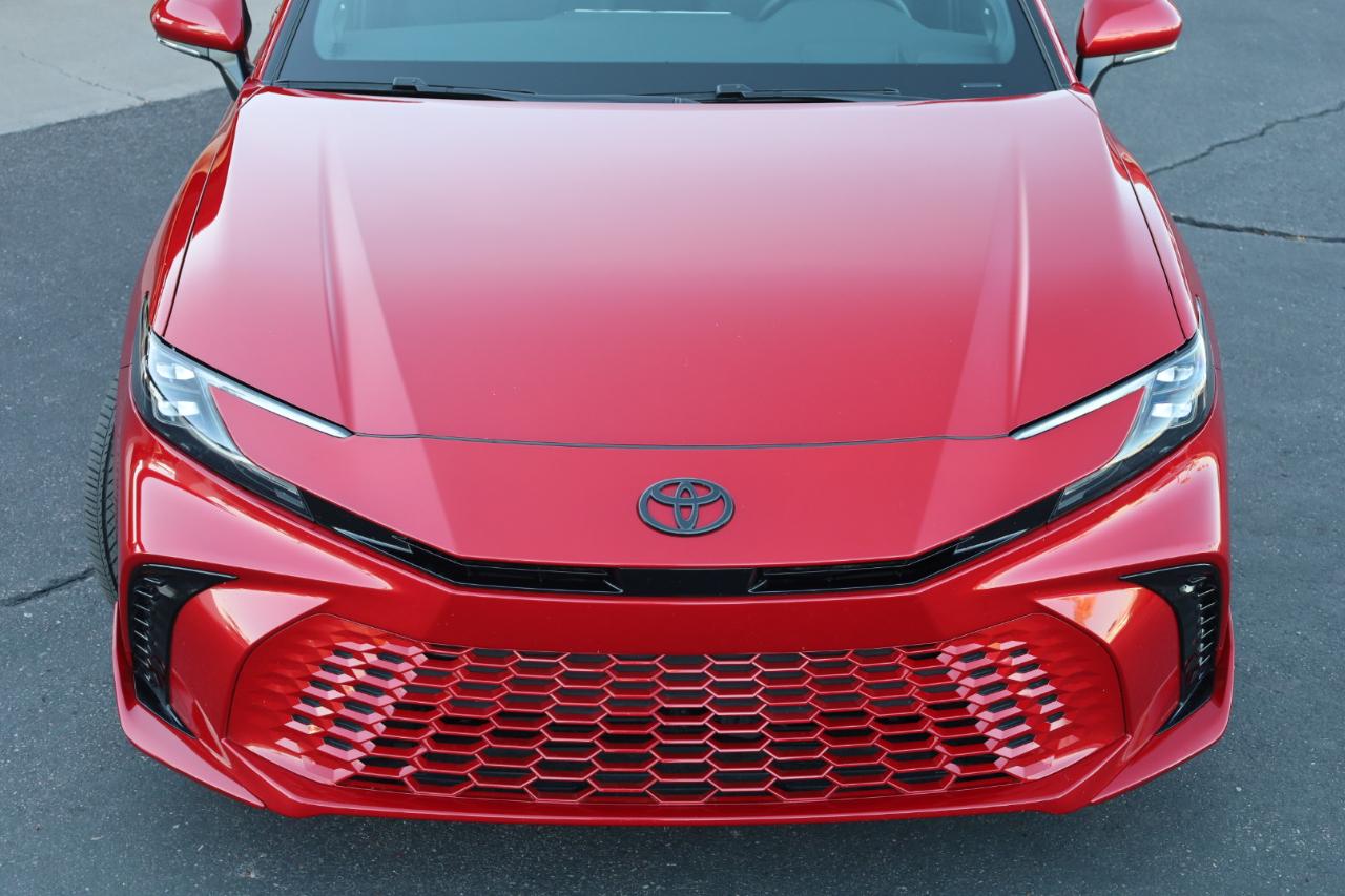 Toyota Camry Hybrid XSE 2025