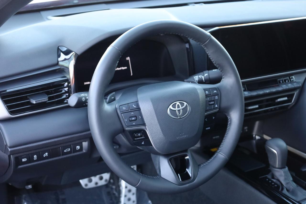 Toyota Camry Hybrid XSE 2025