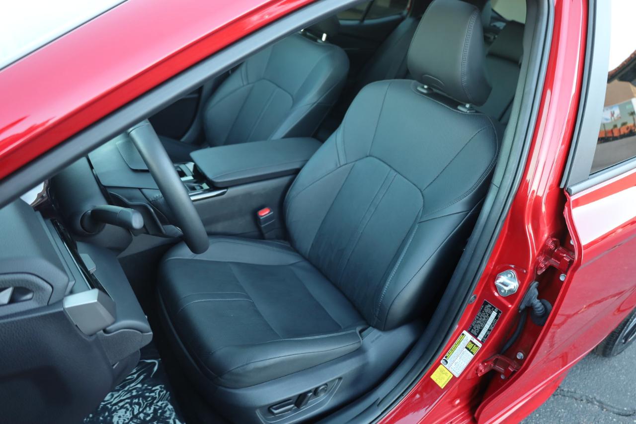 Toyota Camry Hybrid XSE 2025