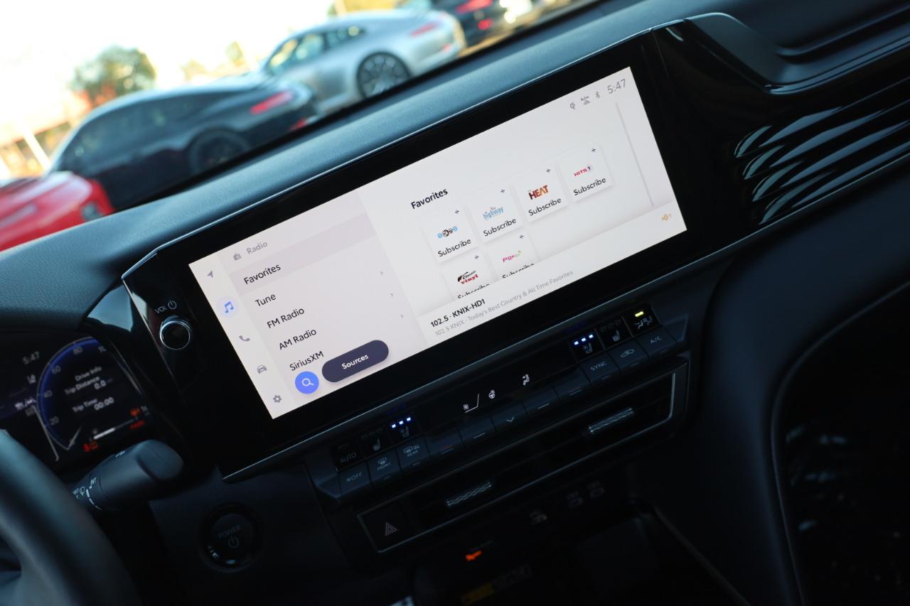 Toyota Camry Hybrid XSE 2025
