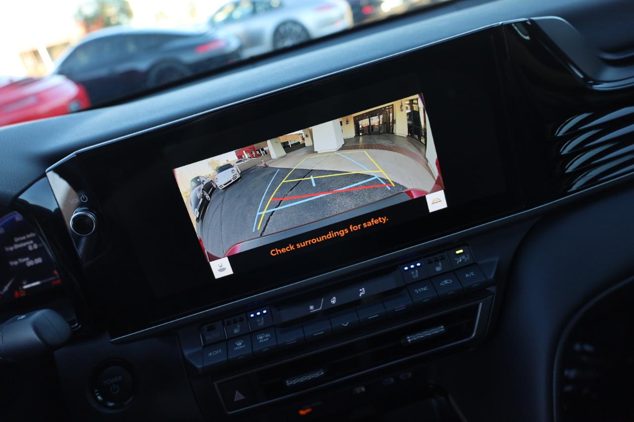 Toyota Camry Hybrid XSE 2025