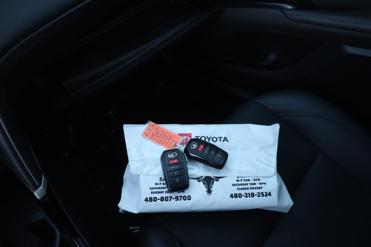 Toyota Camry Hybrid XSE 2025
