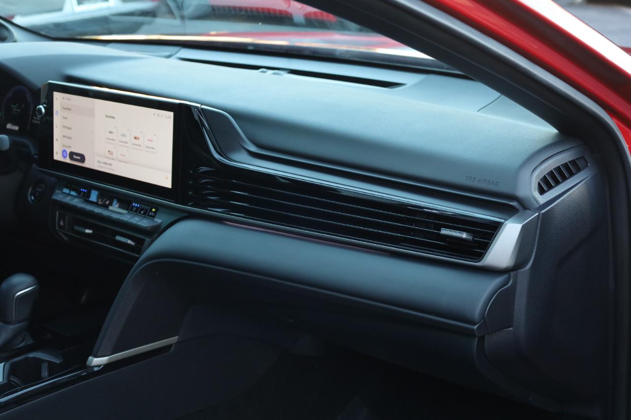 Toyota Camry Hybrid XSE 2025