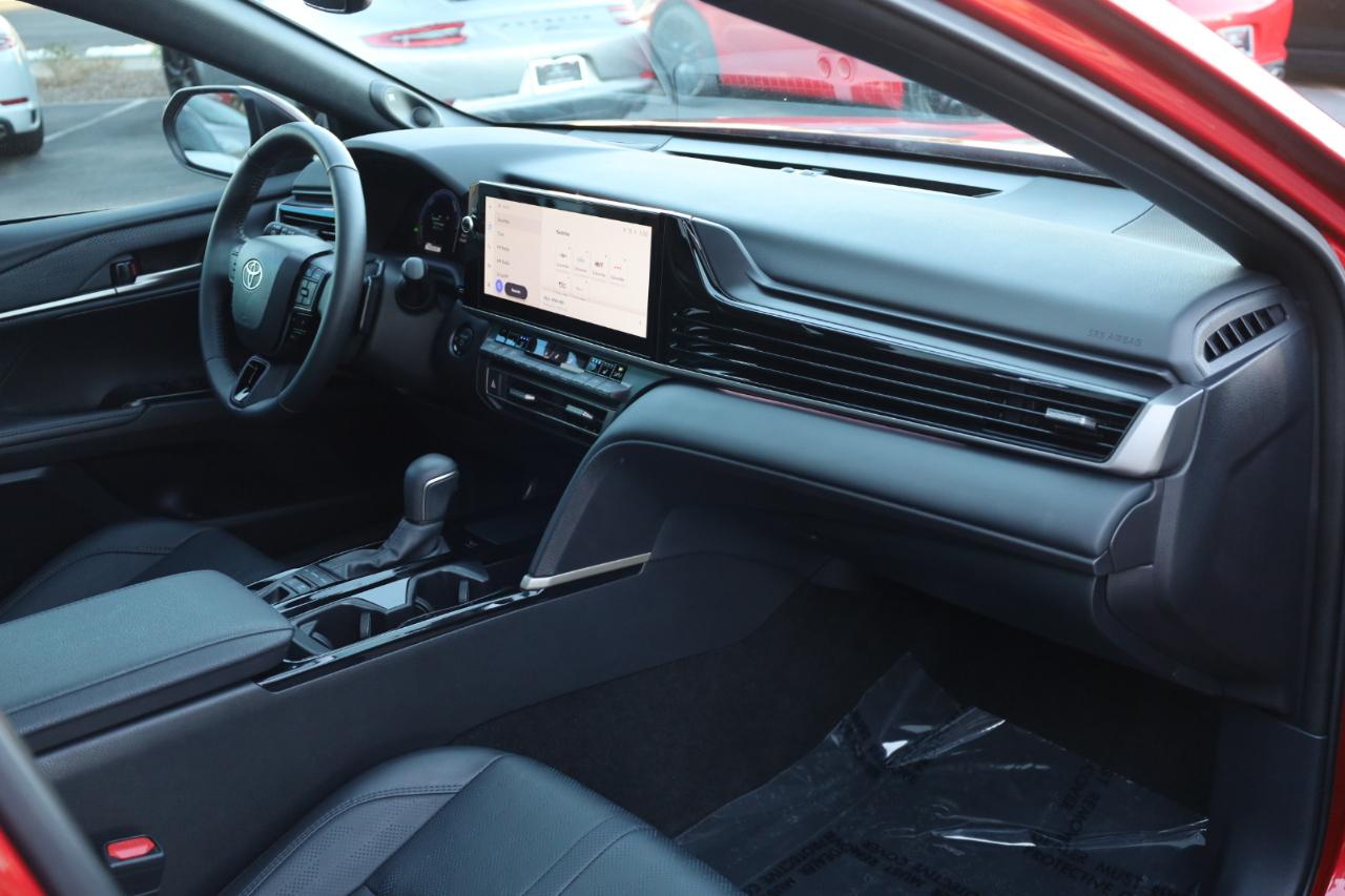 Toyota Camry Hybrid XSE 2025
