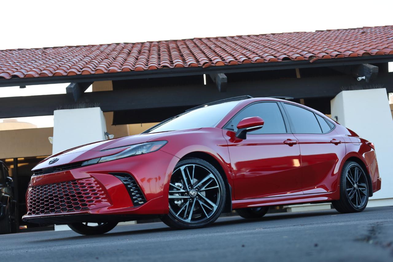 Toyota Camry Hybrid XSE 2025