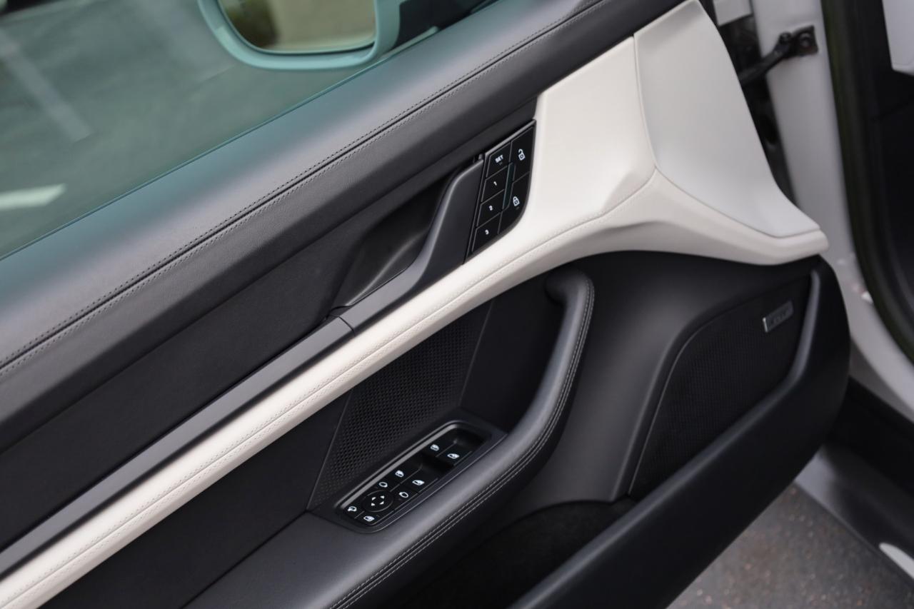 Porsche Taycan Base 2023