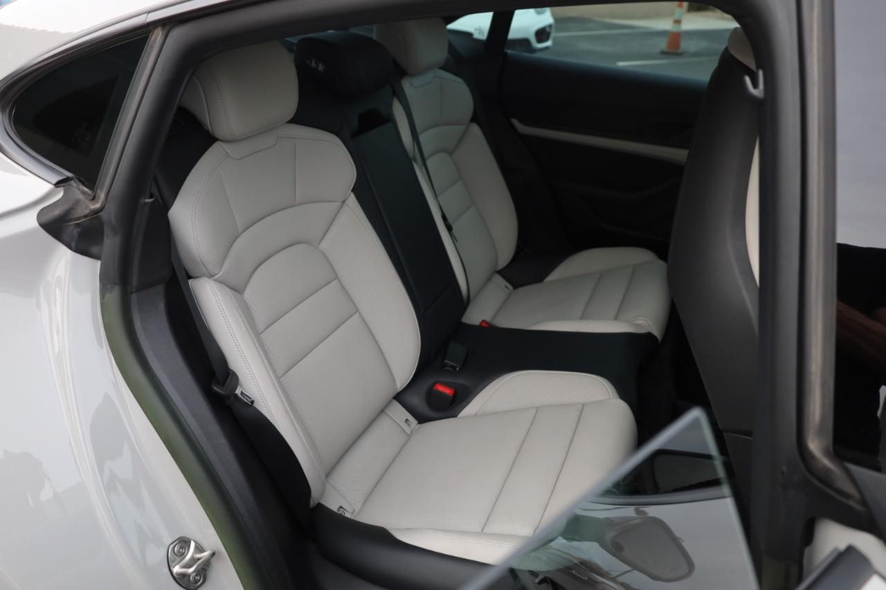 Porsche Taycan Base 2023