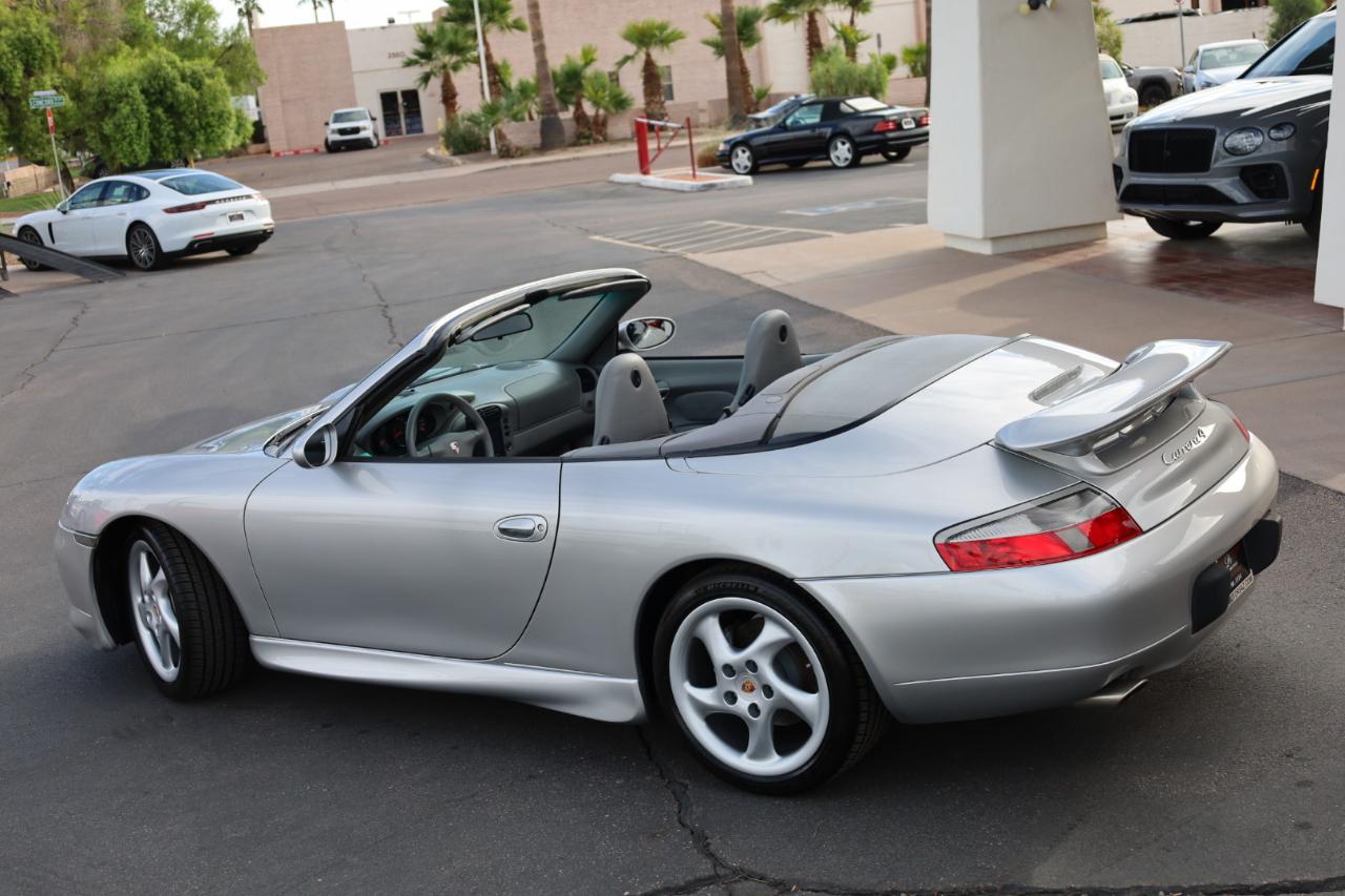 Porsche 911 Carrera 4 Cabriolet 2001