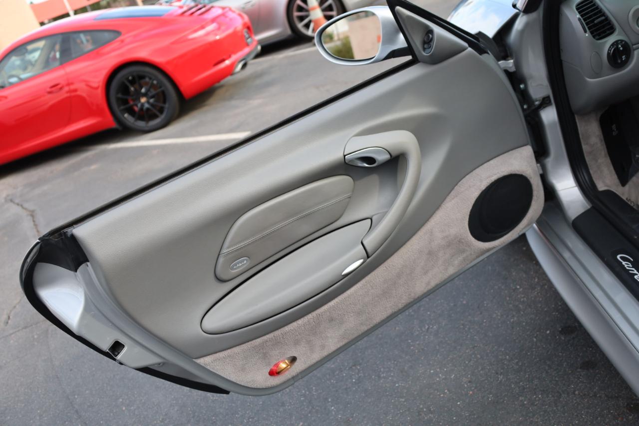 Porsche 911 Carrera 4 Cabriolet 2001
