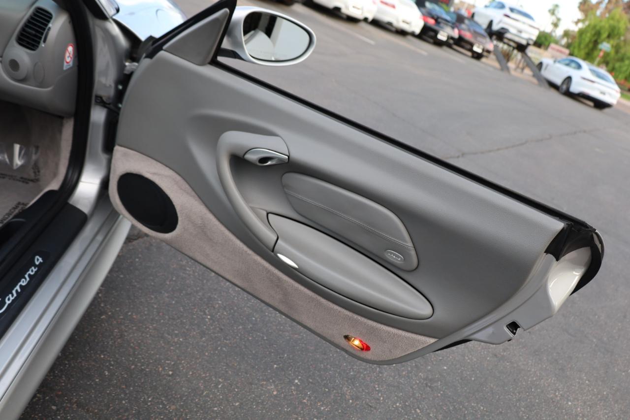 Porsche 911 Carrera 4 Cabriolet 2001