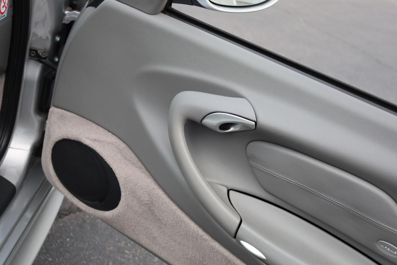 Porsche 911 Carrera 4 Cabriolet 2001