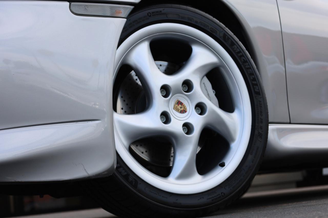 Porsche 911 Carrera 4 Cabriolet 2001