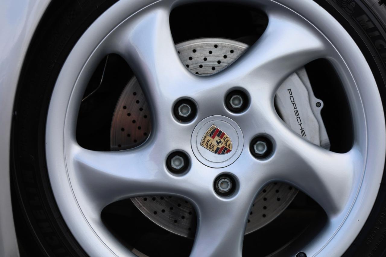 Porsche 911 Carrera 4 Cabriolet 2001