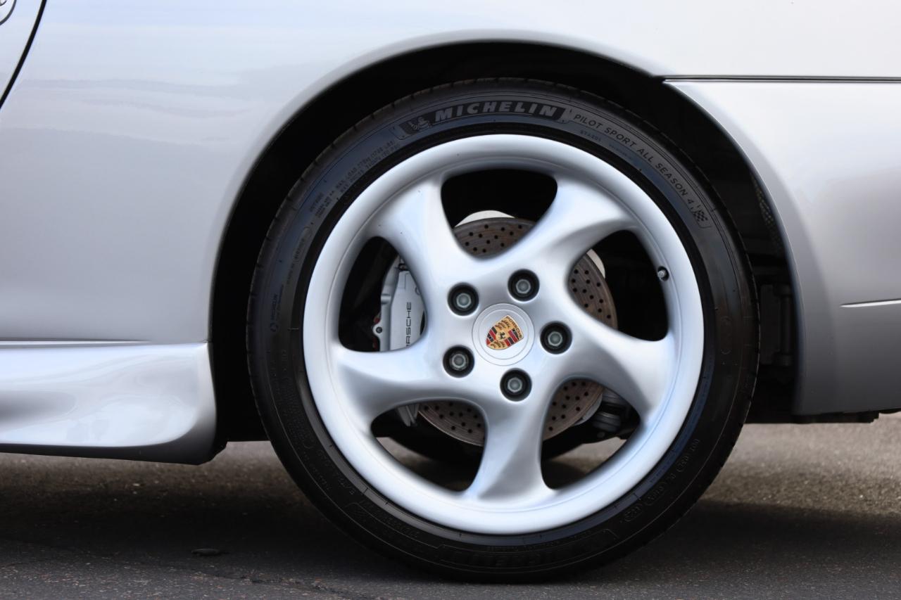 Porsche 911 Carrera 4 Cabriolet 2001