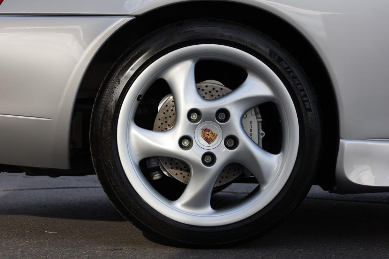 Porsche 911 Carrera 4 Cabriolet 2001