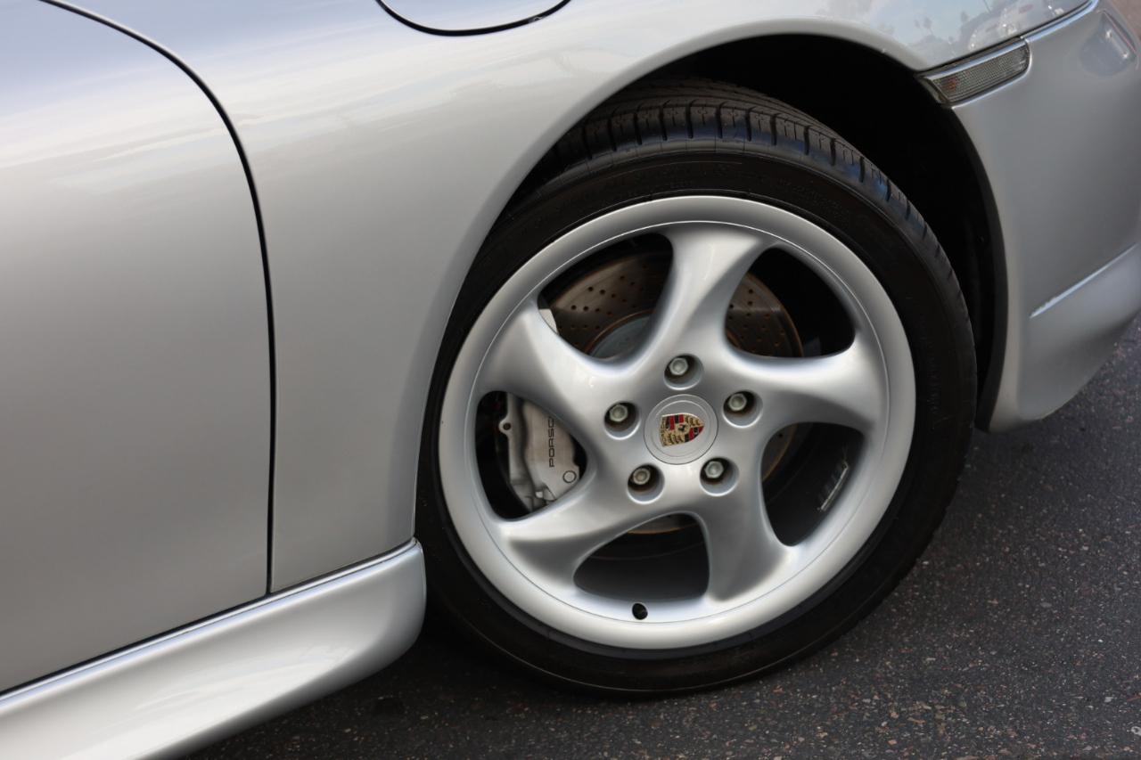 Porsche 911 Carrera 4 Cabriolet 2001
