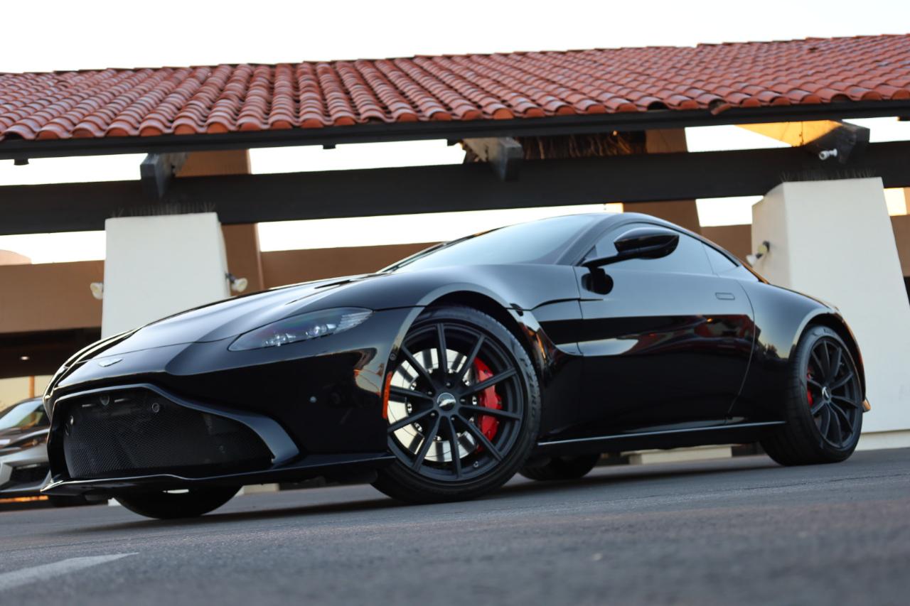 Aston Martin Vantage Base 2020