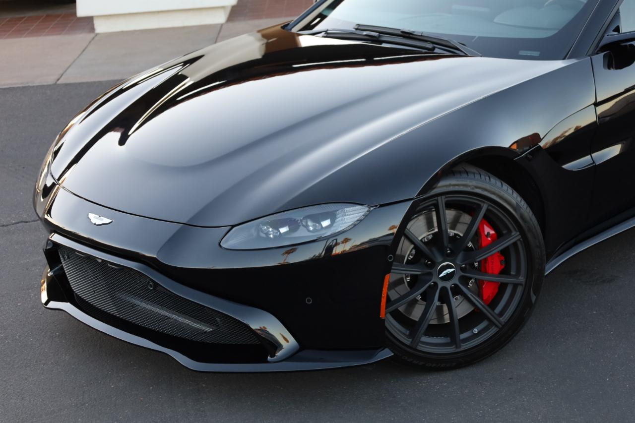 Aston Martin Vantage Base 2020