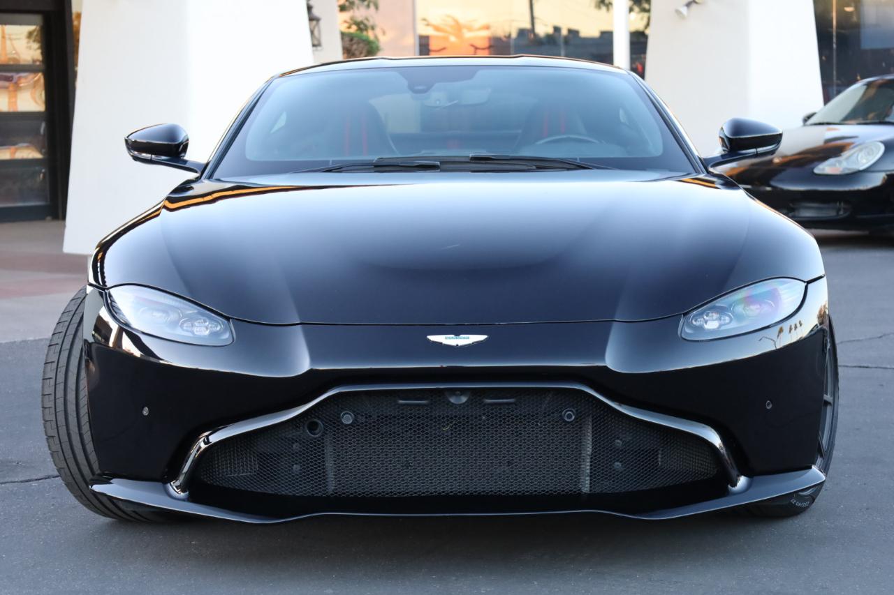 Aston Martin Vantage Base 2020