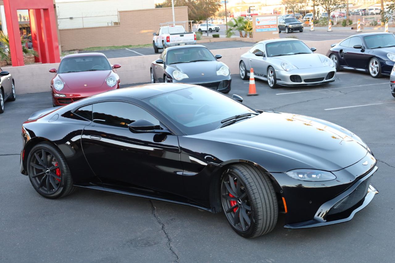 Aston Martin Vantage Base 2020
