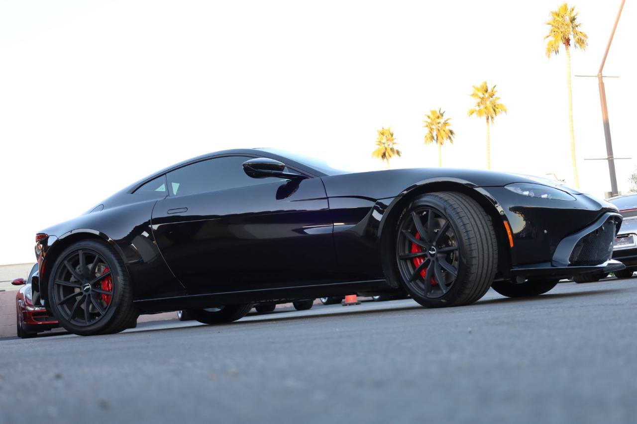 Aston Martin Vantage Base 2020