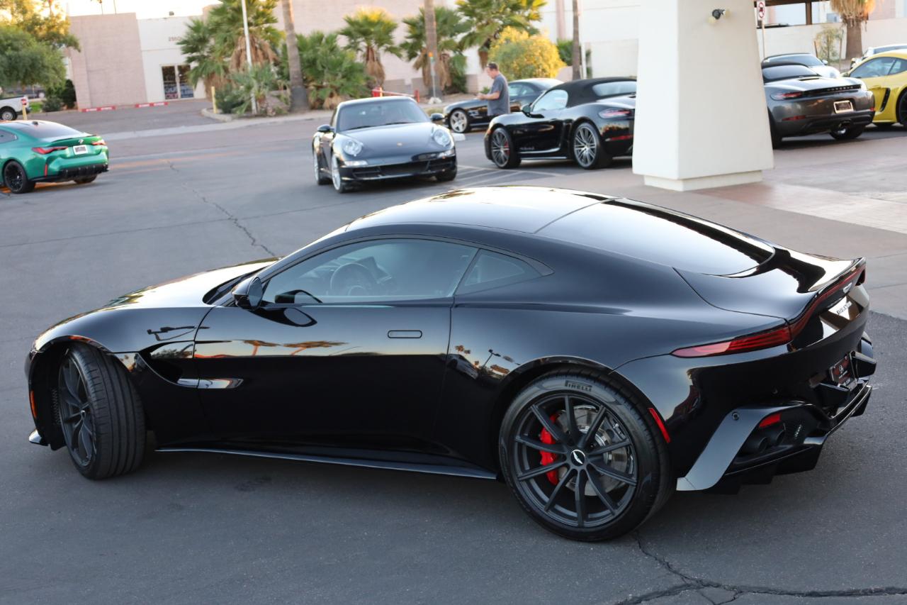 Aston Martin Vantage Base 2020