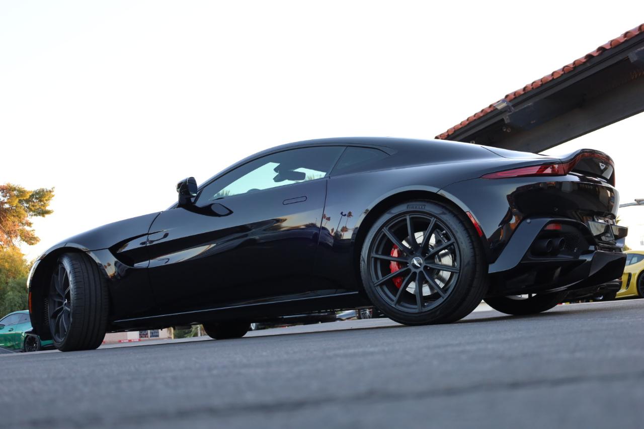 Aston Martin Vantage Base 2020