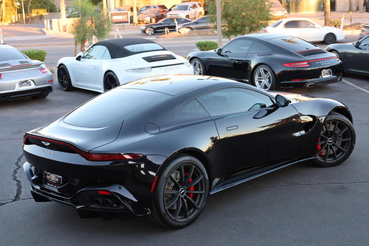 Aston Martin Vantage Base 2020