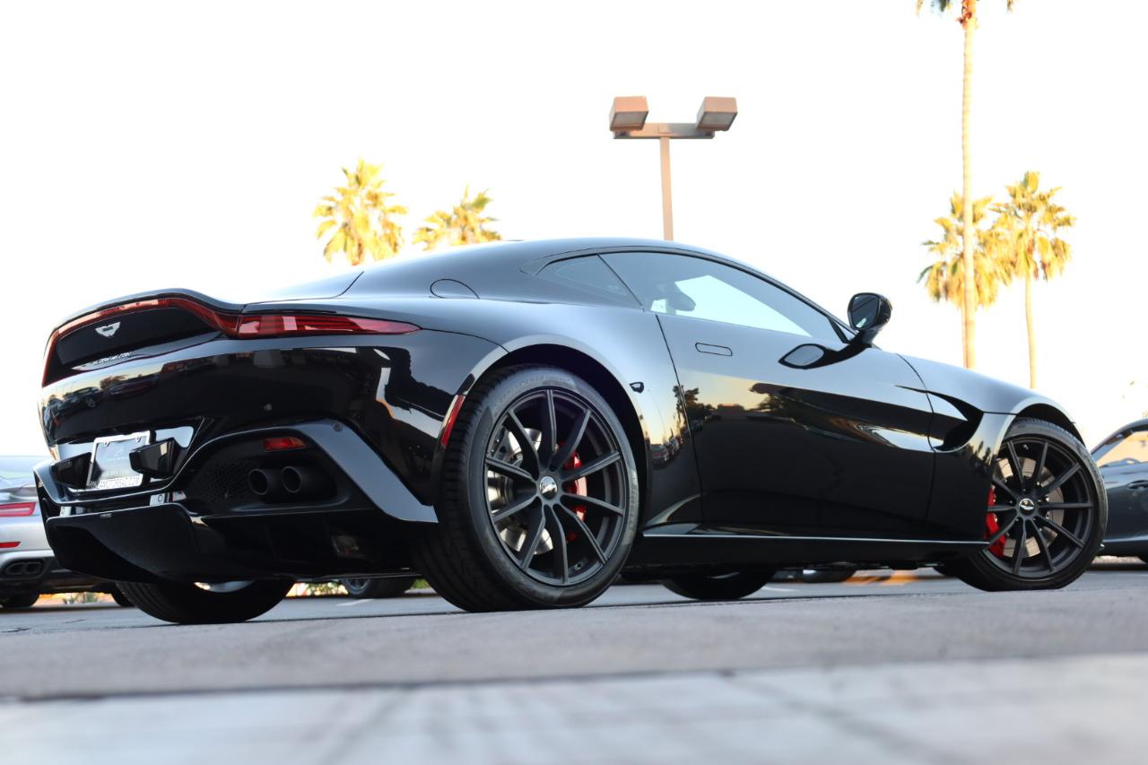 Aston Martin Vantage Base 2020
