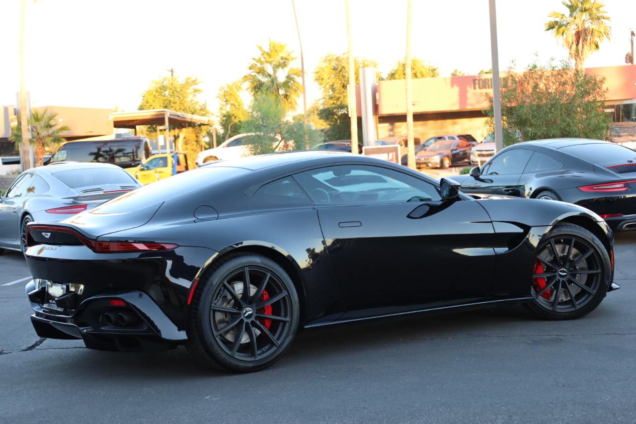 Aston Martin Vantage Base 2020