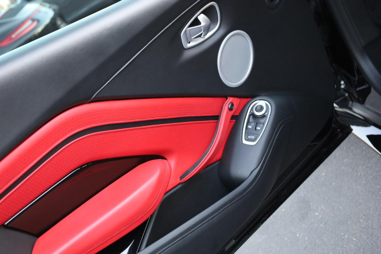 Aston Martin Vantage Base 2020