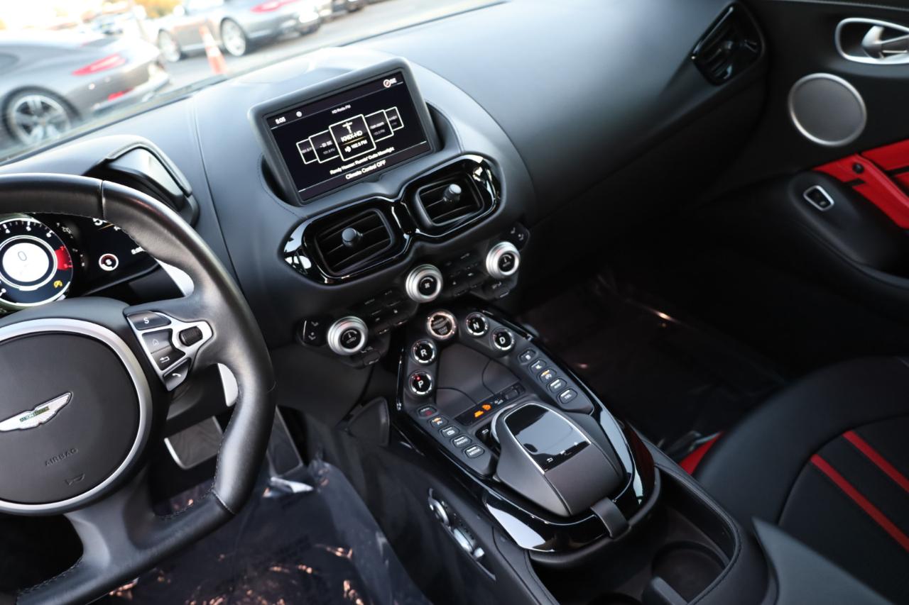 Aston Martin Vantage Base 2020