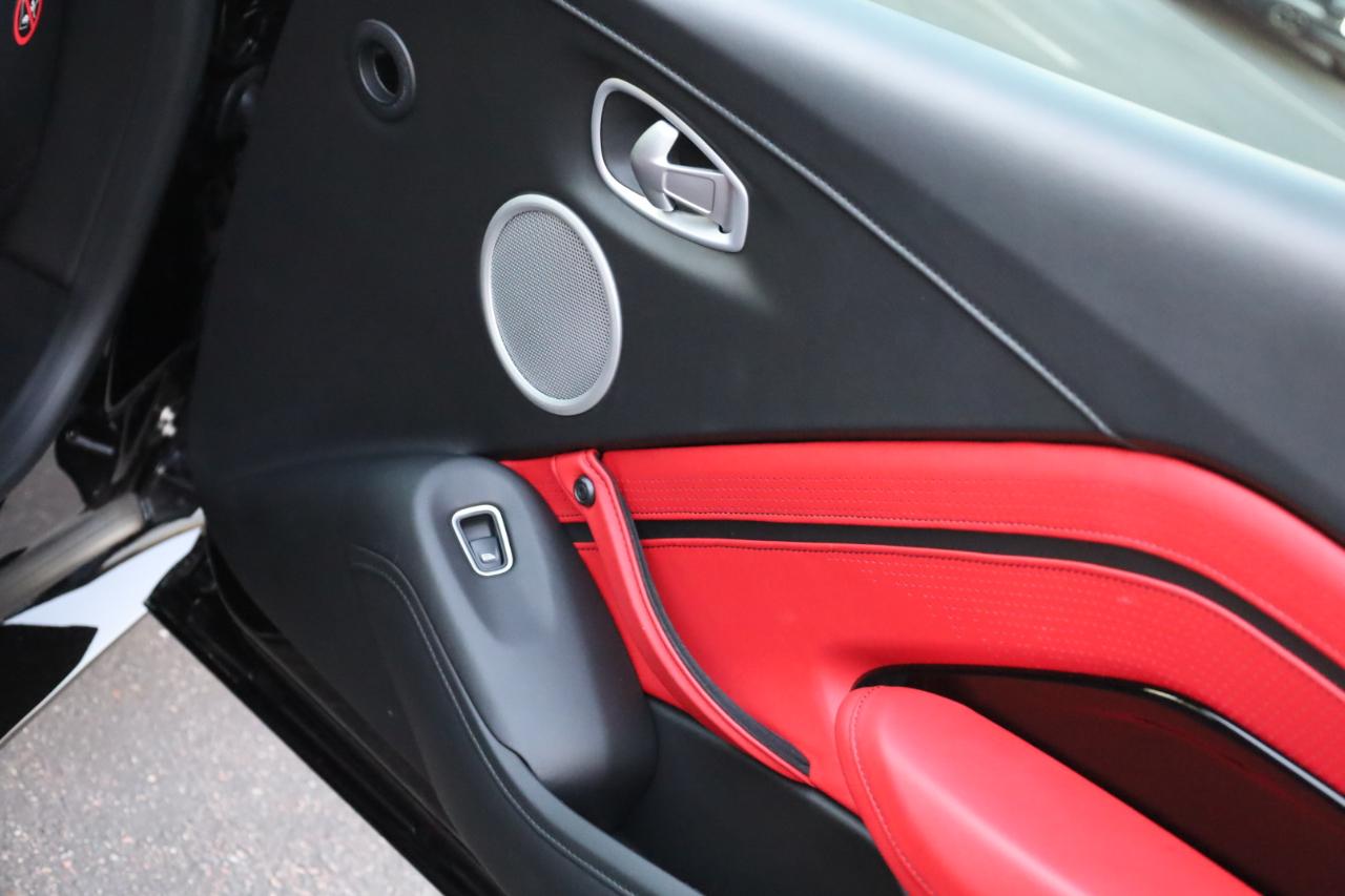 Aston Martin Vantage Base 2020