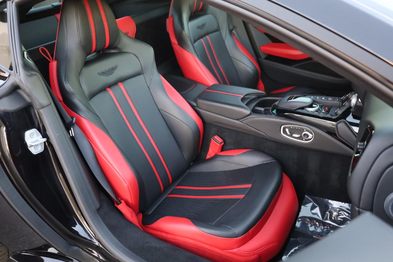 Aston Martin Vantage Base 2020