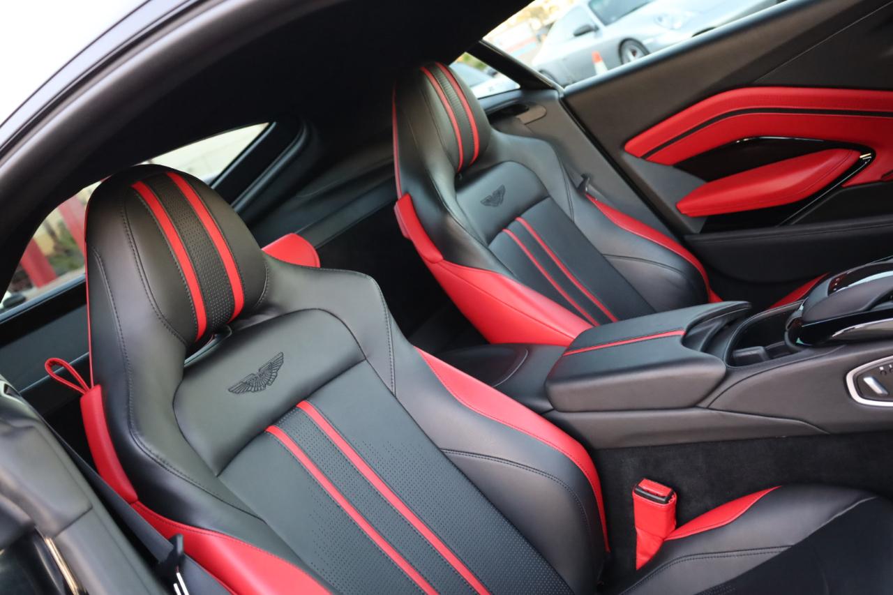 Aston Martin Vantage Base 2020