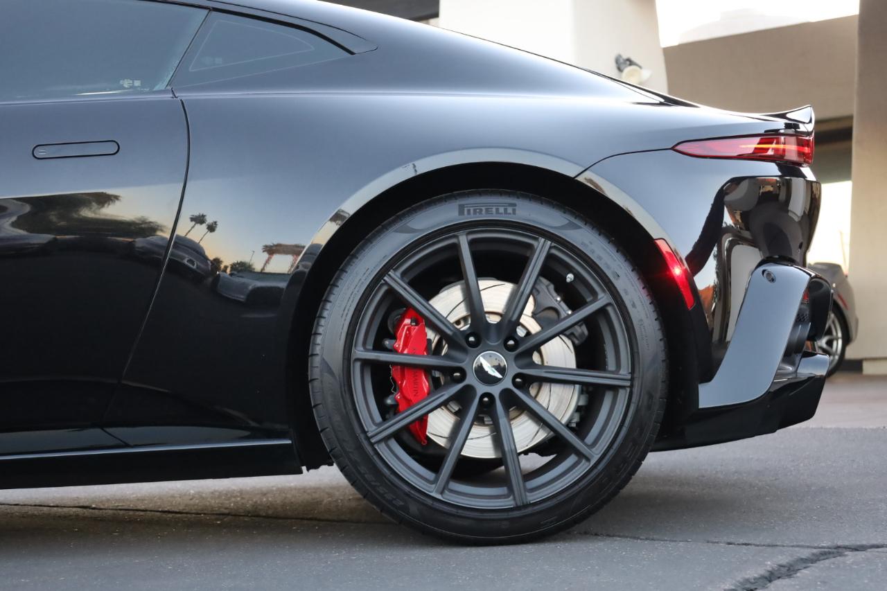 Aston Martin Vantage Base 2020