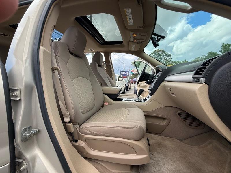 Saturn Outlook XE FWD 2009