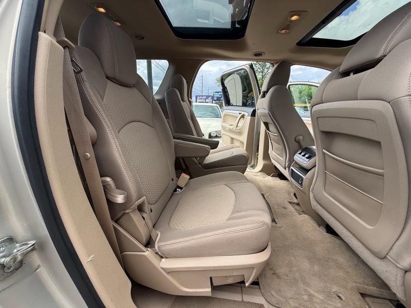 Saturn Outlook XE FWD 2009