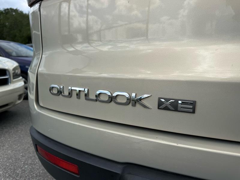 Saturn Outlook XE FWD 2009