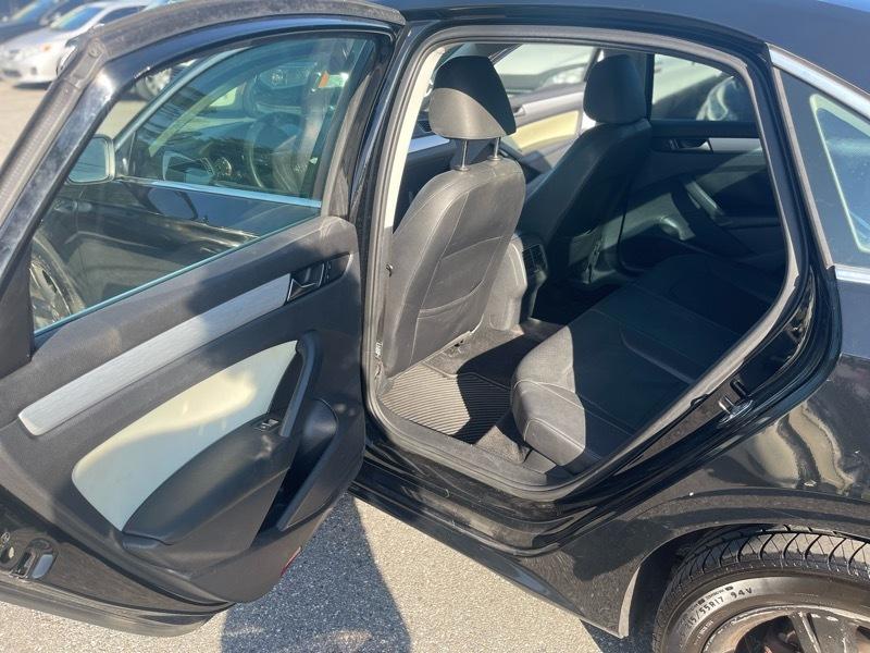 Volkswagen Passat 2.5L SE MT 2013