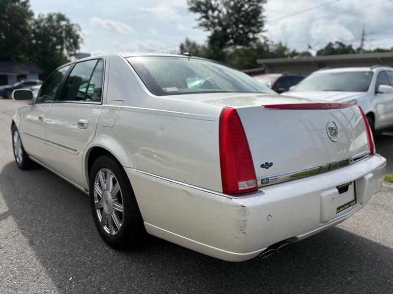 Cadillac DTS Sedan 2007