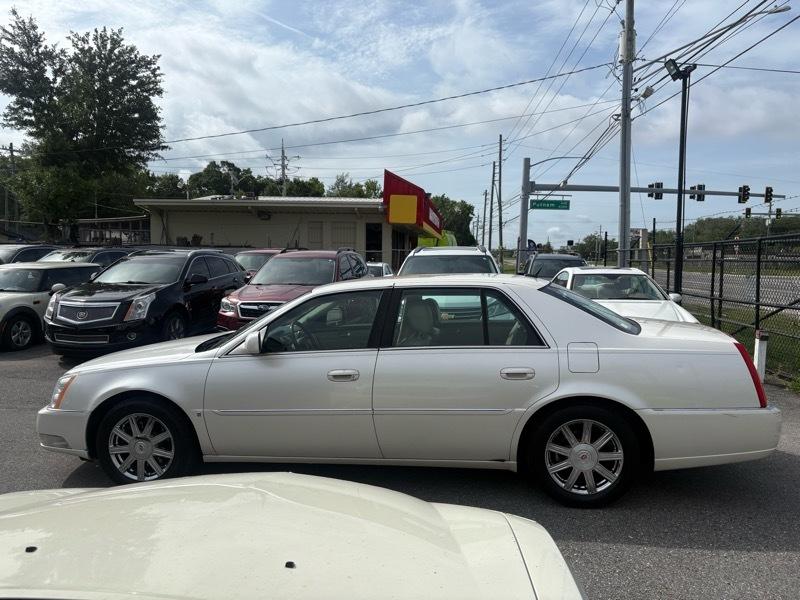 Cadillac DTS Sedan 2007