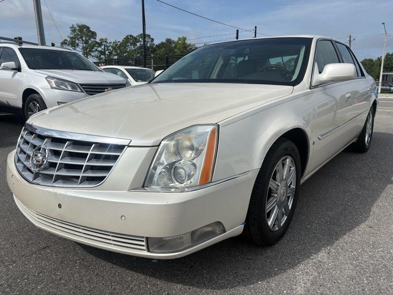 Cadillac DTS Sedan 2007